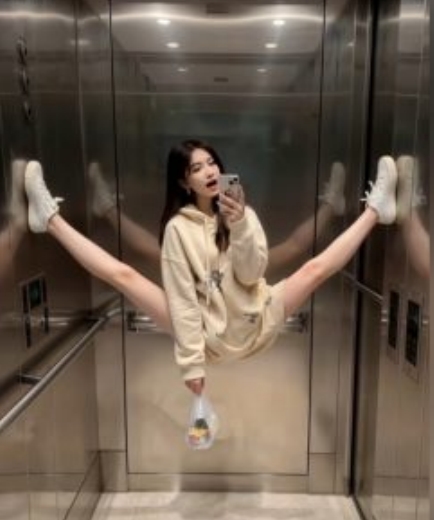 AI生成电梯一字马美女制作教程,条条流量上万,别再在外面被割韭菜了,全流程实操-快赚